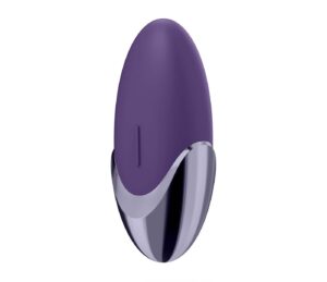 Vibrátor se zaoblenými tvary as oválným designem díky kterému se zcela priliahne na Váš klitoris